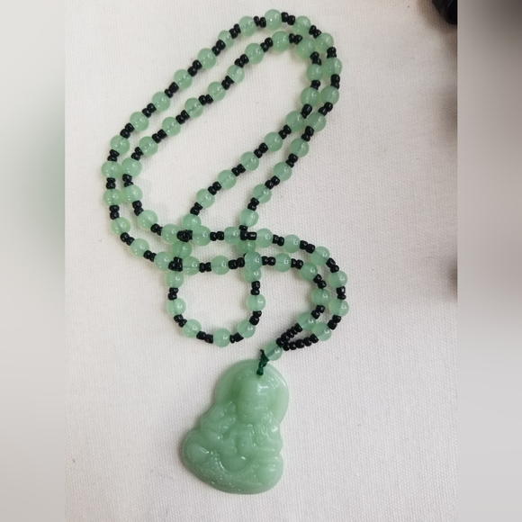 Green Aventurine Beaded Necklace with Guanyin Pendant EUC - Picture 6 of 6